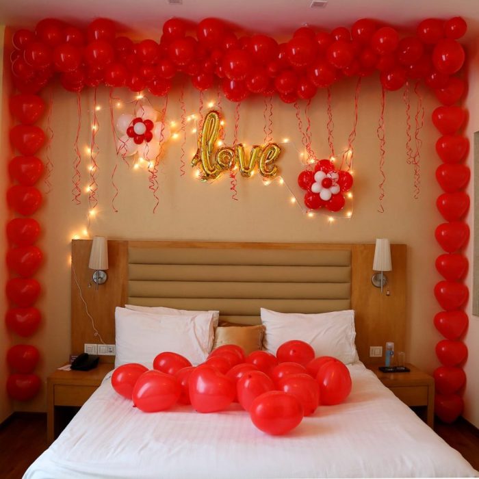 How to decorate room for anniversary celebration