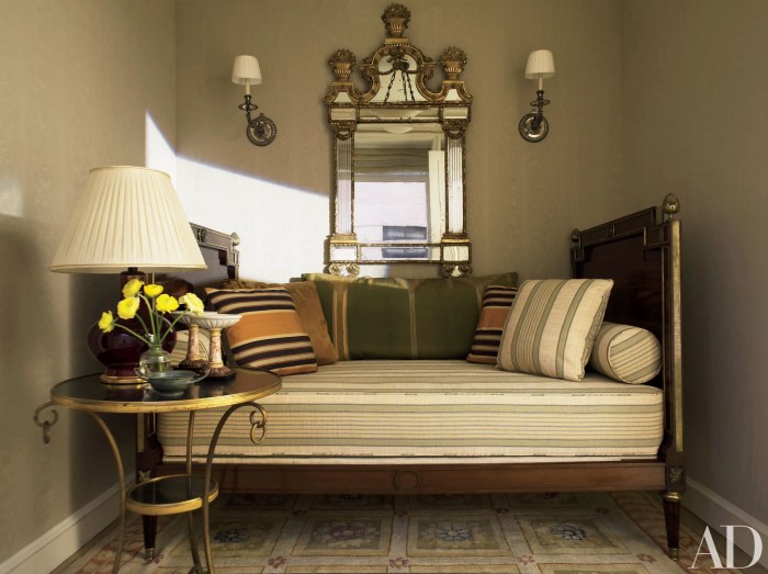 How to decorate a room with a daybed