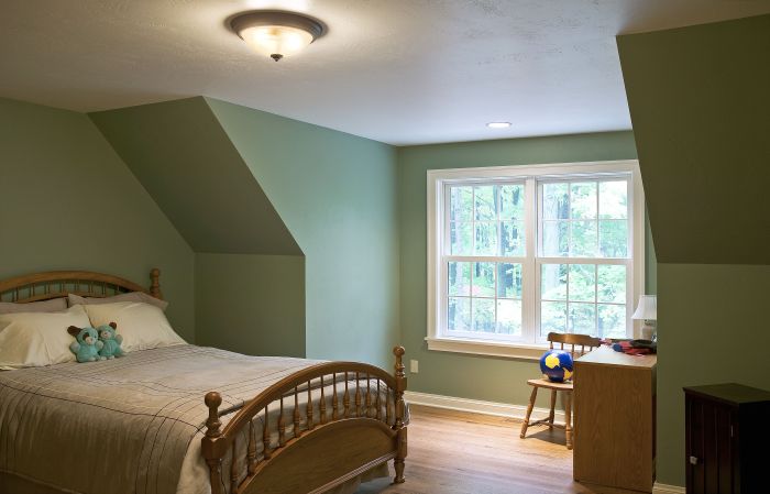 How to decorate a dormer window space