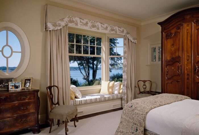 How to decorate bay window in bedroom