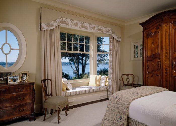 How to decorate bay window in bedroom